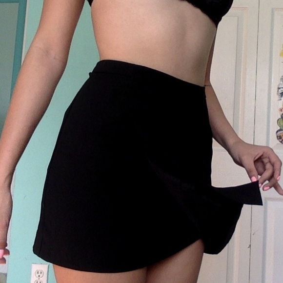 Asymmetrical Black Skirt - Picture 2 of 4